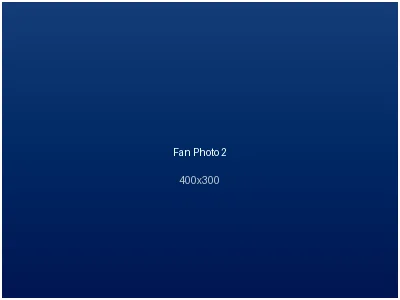 半岛体育马里奥在家中的米兰体育纪念品墙前